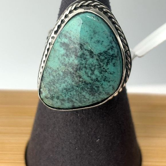 Sterling Silver and Turquoise Ring - Picture 4 of 4